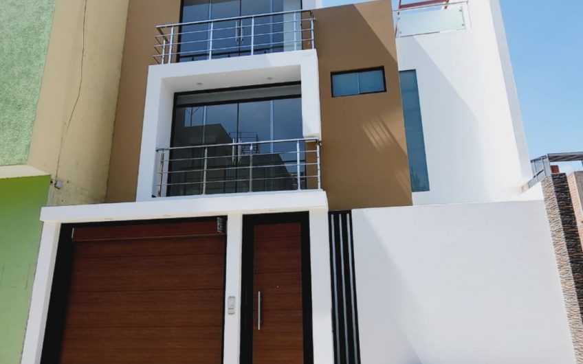 EN VENTA HERMOSA CASA DE ESTRENO EN CAMPO VERDE CERRO COLORADO