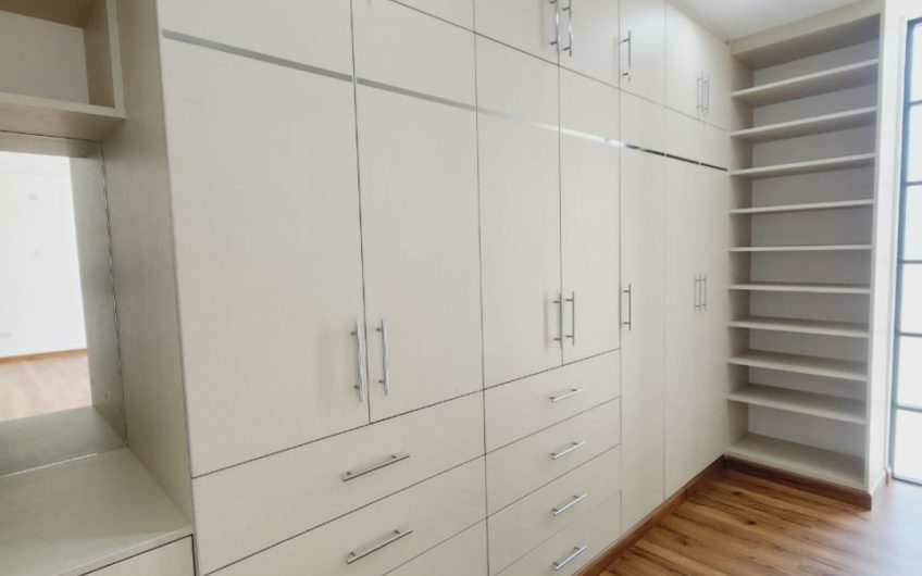 EN VENTA HERMOSA CASA DE ESTRENO EN CAMPO VERDE CERRO COLORADO