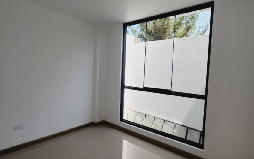 EN VENTA HERMOSA CASA DE ESTRENO EN CAMPO VERDE CERRO COLORADO