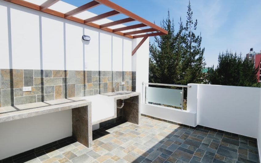 EN VENTA HERMOSA CASA DE ESTRENO EN CAMPO VERDE CERRO COLORADO
