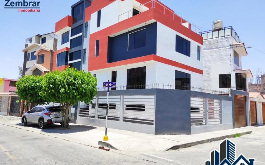 EN VENTA MODERNA CASA EN ESQUINA DE 4 NIVELES CON LINDOS ACABADOS EN JLBYR