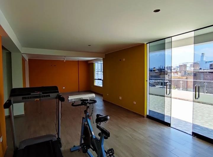 EN VENTA MODERNA CASA EN ESQUINA DE 4 NIVELES CON LINDOS ACABADOS EN JLBYR