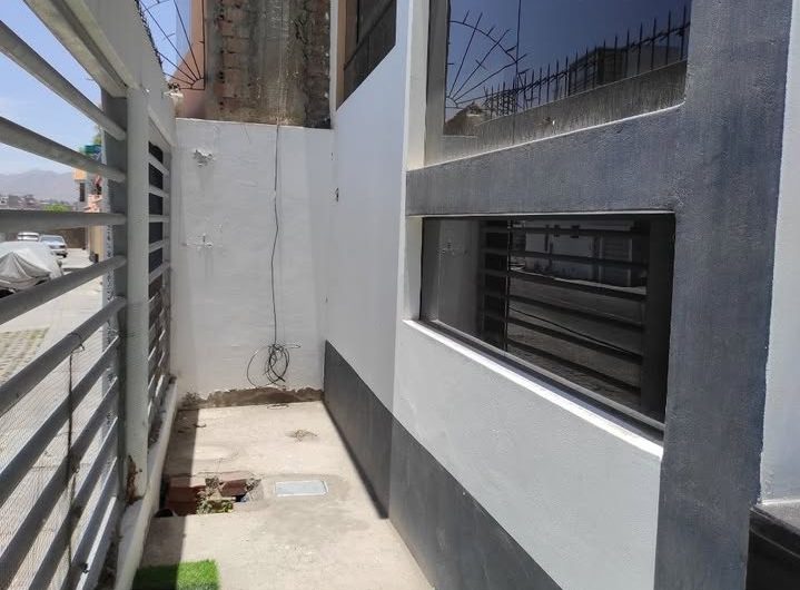EN VENTA MODERNA CASA EN ESQUINA DE 4 NIVELES CON LINDOS ACABADOS EN JLBYR