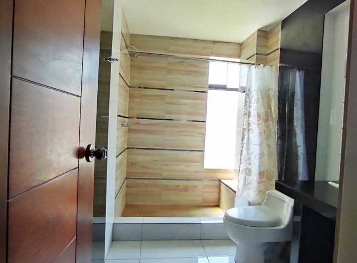 EN VENTA MODERNA CASA EN ESQUINA DE 4 NIVELES CON LINDOS ACABADOS EN JLBYR