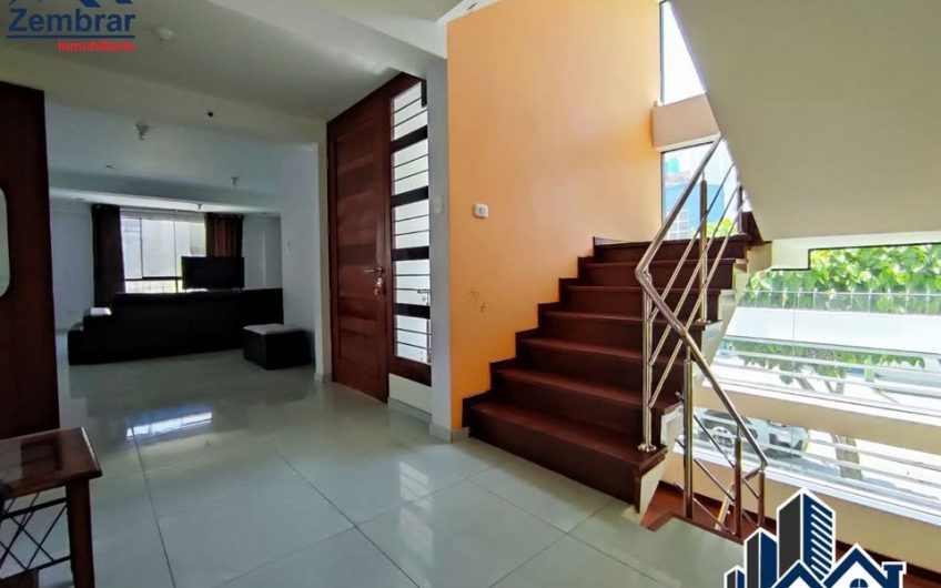 EN VENTA MODERNA CASA EN ESQUINA DE 4 NIVELES CON LINDOS ACABADOS EN JLBYR