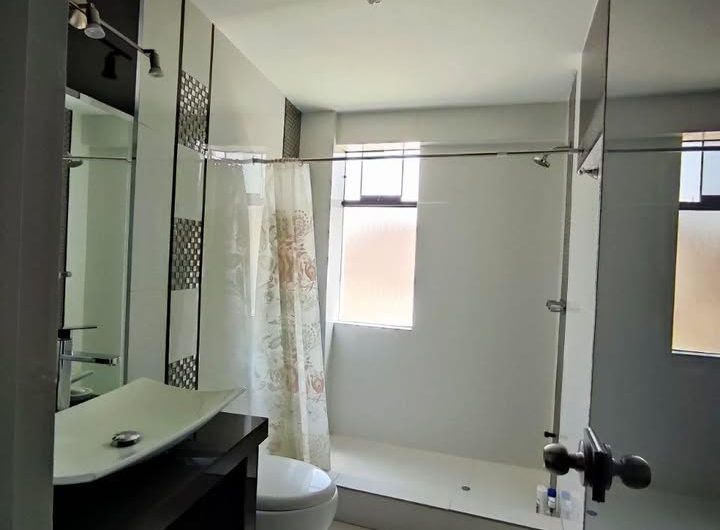 EN VENTA MODERNA CASA EN ESQUINA DE 4 NIVELES CON LINDOS ACABADOS EN JLBYR