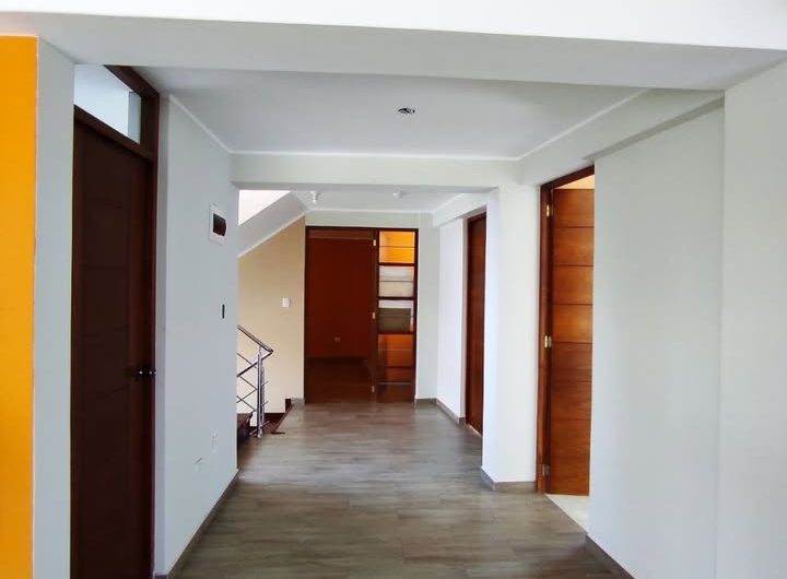 EN VENTA MODERNA CASA EN ESQUINA DE 4 NIVELES CON LINDOS ACABADOS EN JLBYR