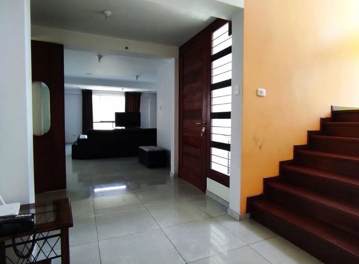 EN VENTA MODERNA CASA EN ESQUINA DE 4 NIVELES CON LINDOS ACABADOS EN JLBYR