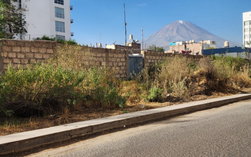 En Venta Terrenos urbanos  de 142.80 m² cerca a Quinta Azores Cerro Colorado